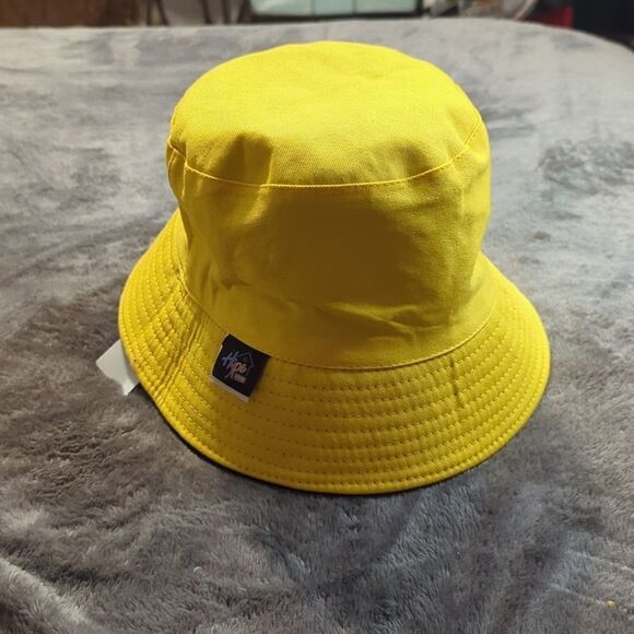 Hype House Reversible Bucket Hat - Picture 2 of 9